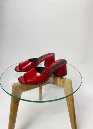 Червоні лакові шкіряні шльопанці сабо на стійкому зручному каблуку3 фото