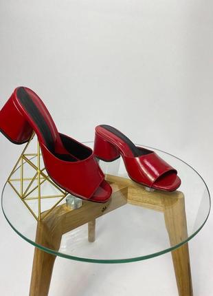 Красные лаковые кожаные шлёпанцы сабо на удобном устойчивом каблуке