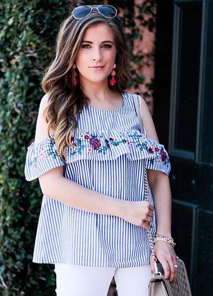 Блуза с открытыми плечами