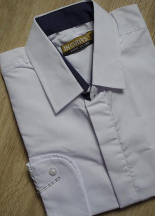 Базовая фирменная белая рубашка с длинным рукавом на потайных пуговицах