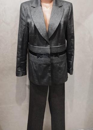 Стильный классический брючный костюм бренда lesy collection