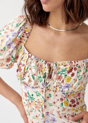 Летнее цветочное платье с кулиской на груди, кремовое2 фото