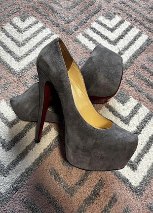 Туфлі  38 р замш