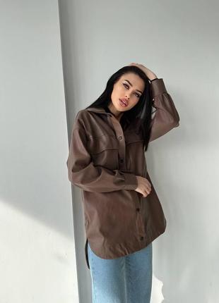 Женская рубашка оверсайз из экокожи