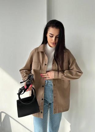 Женская рубашка оверсайз из экокожи