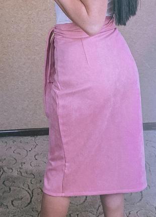 Розовая замшевая юбка на запах меди4 фото