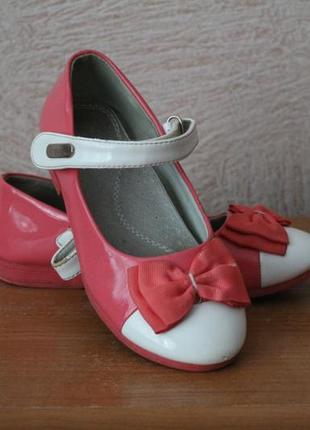 Ніжні, лакові туфельки для маленької леді ст. 18 см1 фото