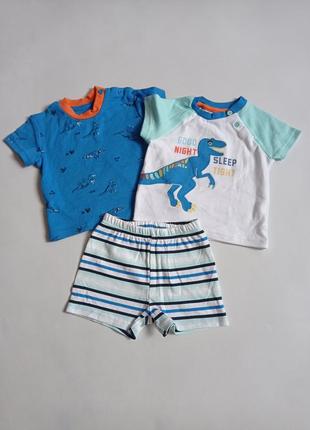 Набор 2 футболки и шорты.