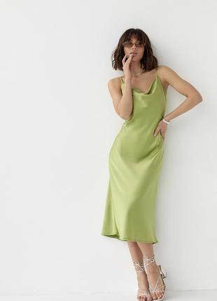 Атласное платье-комбинация на тонких бретелях3 фото