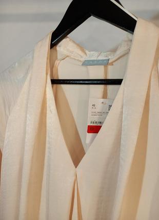 Блуза молочная перстковая атласная на запах7 фото
