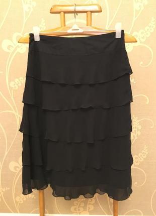 Очень красивая и стильная брендовая юбка с рюшами чёрного цвета.4 фото