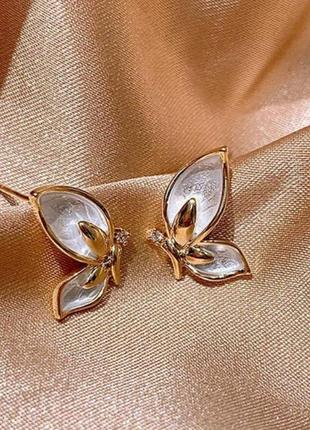 Стильні модні трендові сережки цвяшки минималистичние серги з квіткою милие сережки для наречених7 фото
