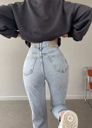 Рваные джинсы mom4 фото