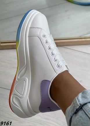 Розпродаж білі кросівки з кольоровими вставками 39р.10 фото