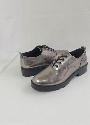 Серебристые стилные туфли от "even&odd", р 38