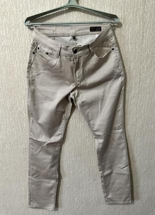 Бежевые женские джинсы slim fit