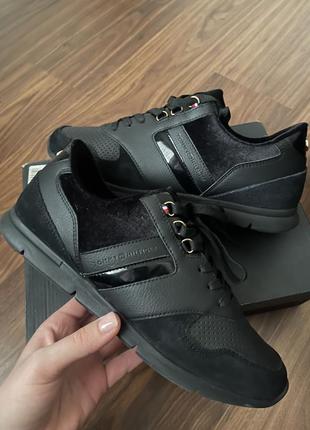 Легкие кроссовки