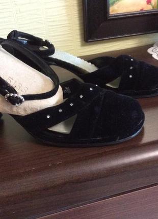 Замшеві босоніжки