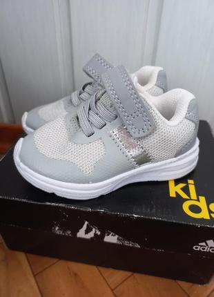 Кроссовки для первых шажков