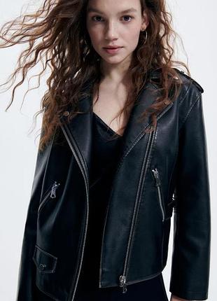 Байкерська куртка зі штучної шкіри