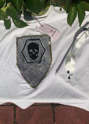 Білий костюм блискучий