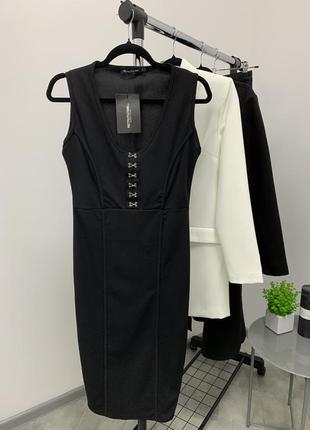 Прямое черное платье (подойдет под dress code)1 фото