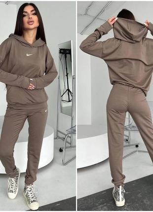 Спортивний костюм у стилі nike