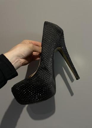 Туфлі на шпильці