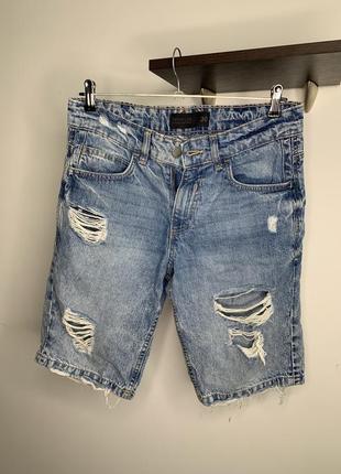 Джинсовые шорты с порезами,дирками reserved