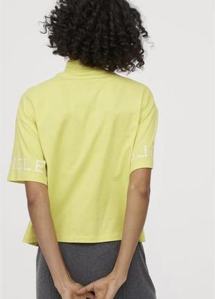 Футболка лимонного кольору укороченая футболка з коміром стійкою колаборація pringle of scotland by h&m