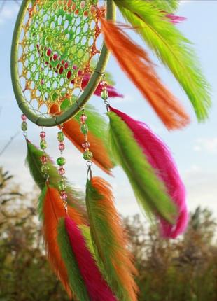 Эко-ловец снов ручной работы "карнавал" с кулоном, бусинами и перьями. диаметр 45 и 22 см