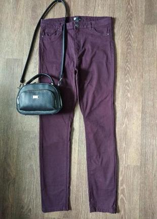 Завышеные бордовые брюки джинсы скинни