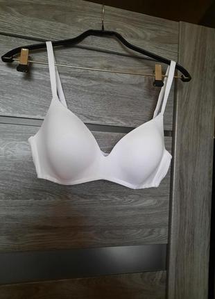 Котоновий бюстгальтер bodywear women  на бірці 85а, але йде на 85 с