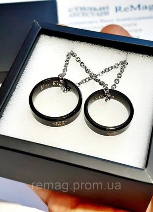 Парные кулоны - кольца с гравировкой "ее король его королева" медицинская сталь - оригинальный подарок девушке7 фото