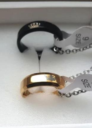 Парные кулоны - кольца с гравировкой "король королева" золото и титан - подарок парню, любимой девушке женщине2 фото
