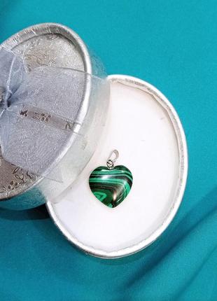 Натуральный камень малахит кулон в форме сердечка на брелке медсталь - оригинальный подарок девушке6 фото