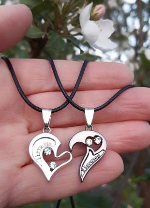 Подарунок коханій дівчині парні кулони "одне серце на двох" i love you - колір срібло та титан у коробочці8 фото