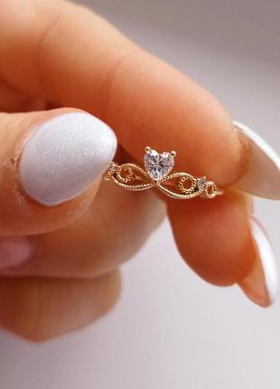 Нежное женское кольцо "сердечко с цирконами в золоте" ювелирный сплав в подарочной коробочке3 фото