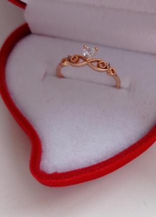 Нежное женское кольцо "сердечко с цирконами в золоте" ювелирный сплав в подарочной коробочке6 фото