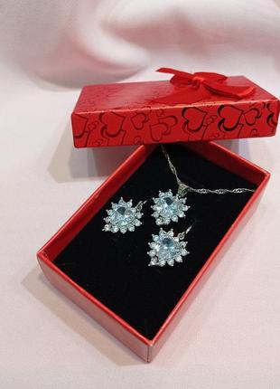 Оригінальний подарунок дівчині - набір "сердечки цирконій у сріблі" кольє та сережки в оксамитовій коробочці
