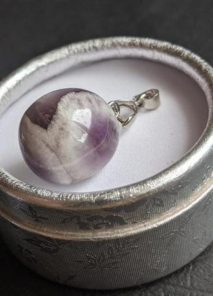 Кулон из натурального камня аметист в природной форме. размеры 10 * 4 мм.