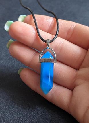 Натуральный камень голубой агат кулон маятник в виде кристалла шестигранника на шнурочке подарок парню девушке