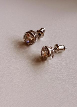 Серьги "минидиск серебро и циркон" из ювелирного сплава - солидный подарок девушке2 фото