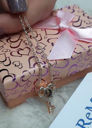 Оригінальний подарунок дівчині кулон "золотий ключик від серця з кристалом "i love you" визнання 100 мовами5 фото