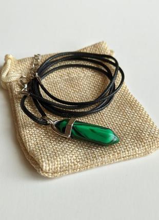 Натуральный камень малахит кулон маятник в виде кристалла шестигранника на шнурочке - подарок парню, девушке5 фото