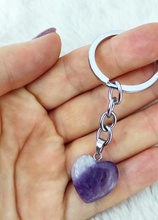 Натуральний камінь аметист кулон у формі міні сердечка на брелоку медсталь - оригінальний подарунок дівчині1 фото