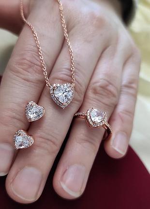 Комплект "циркониевые сердечки в золоте" серьги, кольцо, колье ювелирный сплав - классический подарок девушке