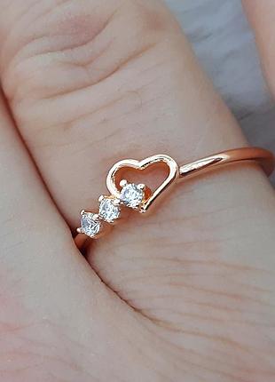 Оригинальное женское кольцо "нежное сердце и цирконы в золоте" ювелирный сплав - солидный подарок девушке