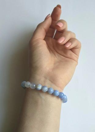 Браслет из натурального камня голубой агат. размер сфер 6 - 8 мм, длина обхвата 18 см