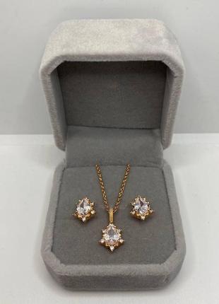 Набір "алмазні краплі в золоті" - сережки та кольє ювелірний сплав з цирконами - солідний подарунок дівчині у стильній коробочці5 фото